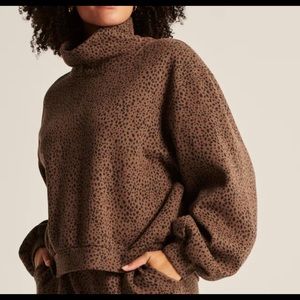 Abercrombie & fitch turtleneck sweatshirt